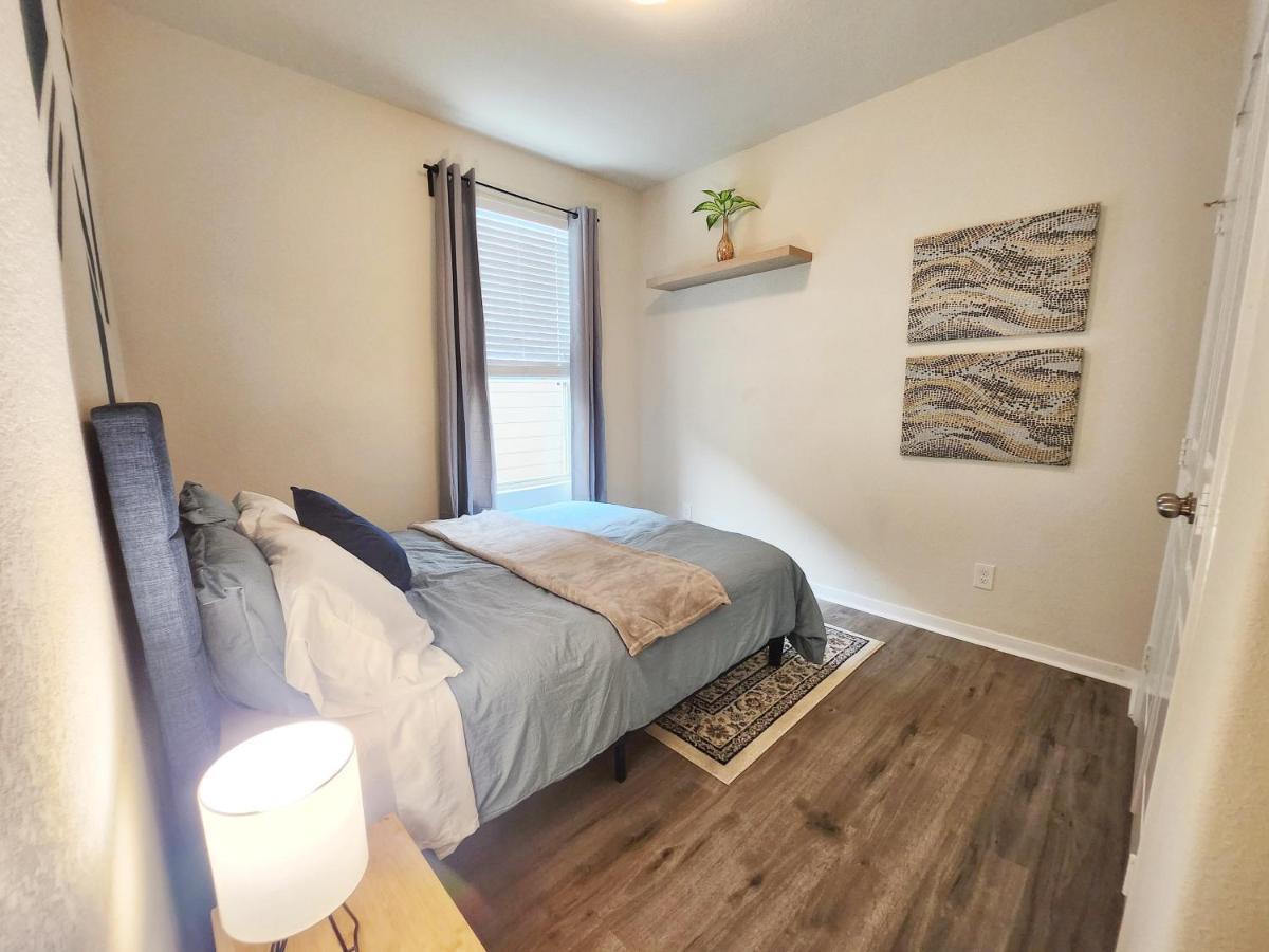 4 Bedroom Home Near Downtown Med Center Nrg Stadium Pearland Skyview Long By Ion Rentals 휴스턴 외부 사진