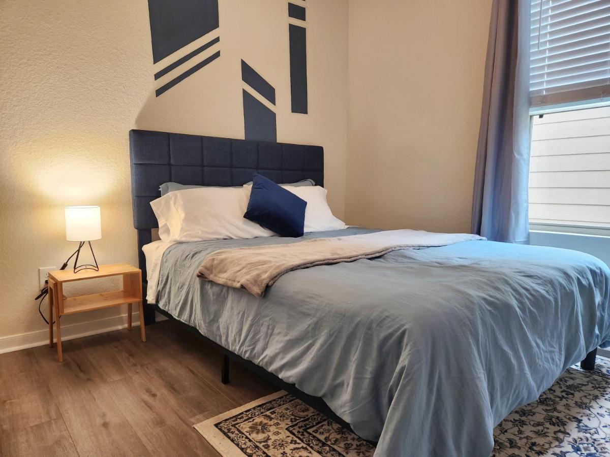 4 Bedroom Home Near Downtown Med Center Nrg Stadium Pearland Skyview Long By Ion Rentals 휴스턴 외부 사진