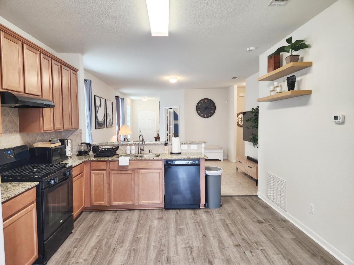 4 Bedroom Home Near Downtown Med Center Nrg Stadium Pearland Skyview Long By Ion Rentals 휴스턴 외부 사진
