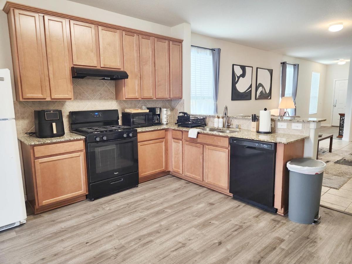 4 Bedroom Home Near Downtown Med Center Nrg Stadium Pearland Skyview Long By Ion Rentals 휴스턴 외부 사진