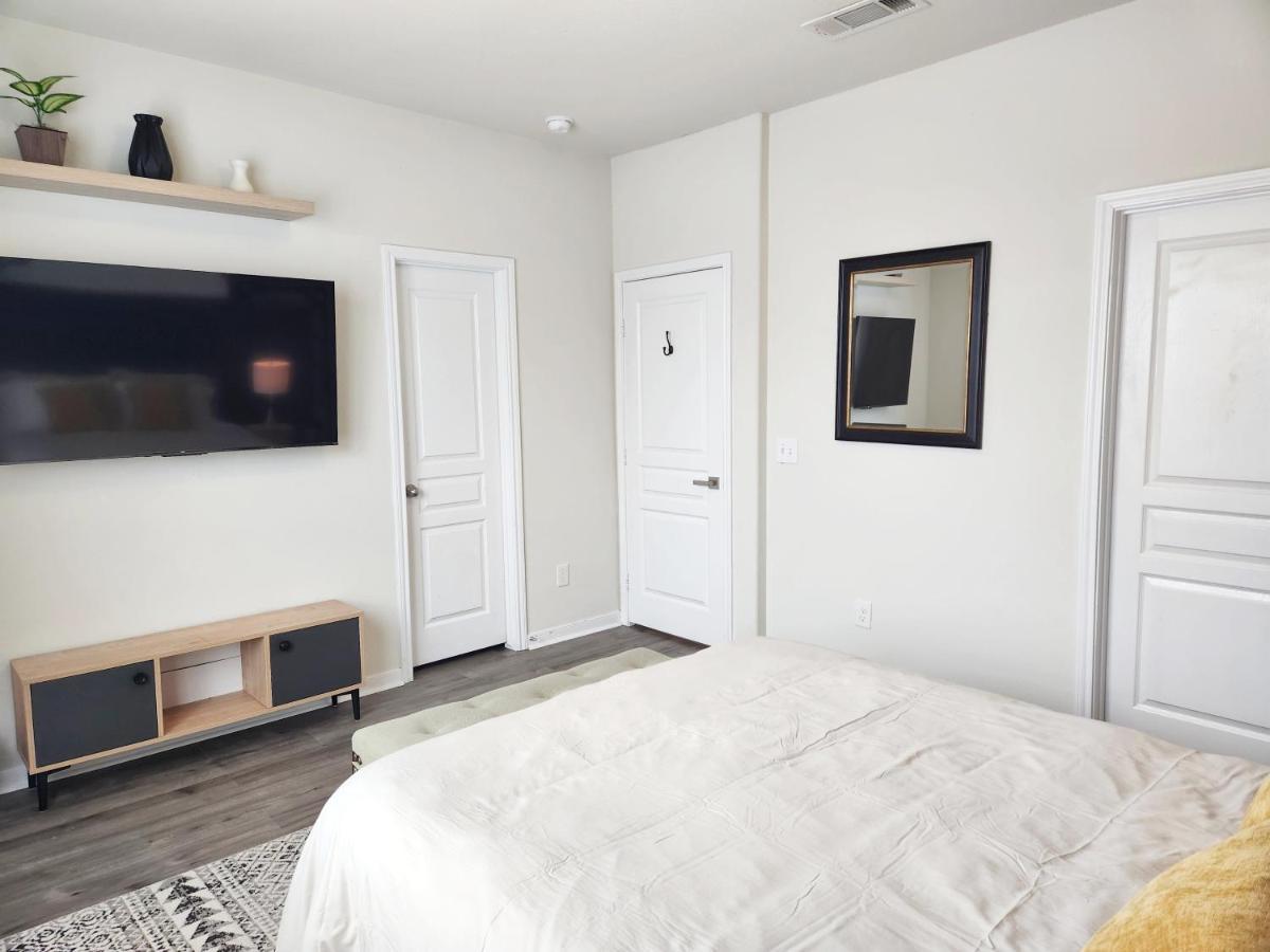 4 Bedroom Home Near Downtown Med Center Nrg Stadium Pearland Skyview Long By Ion Rentals 휴스턴 외부 사진