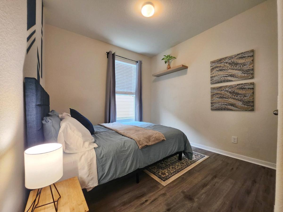 4 Bedroom Home Near Downtown Med Center Nrg Stadium Pearland Skyview Long By Ion Rentals 휴스턴 외부 사진