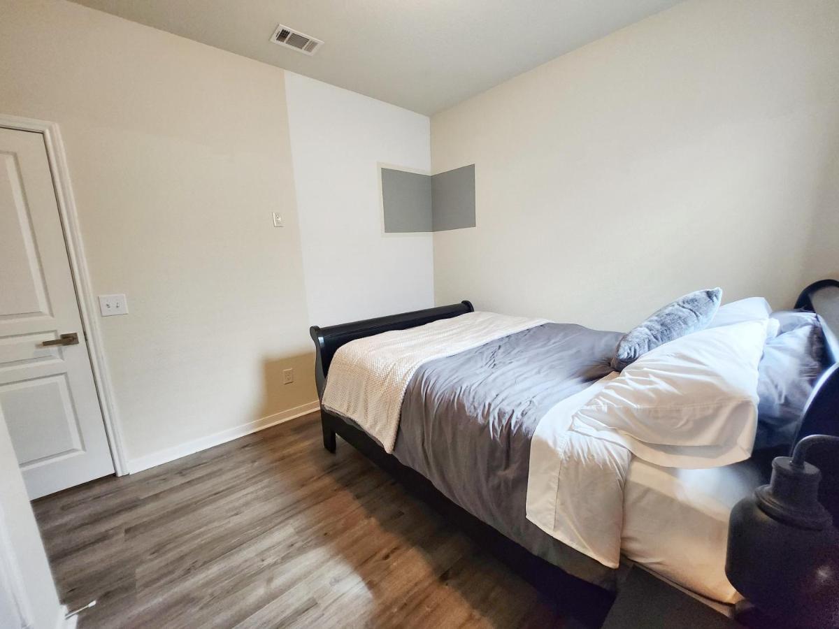 4 Bedroom Home Near Downtown Med Center Nrg Stadium Pearland Skyview Long By Ion Rentals 휴스턴 외부 사진